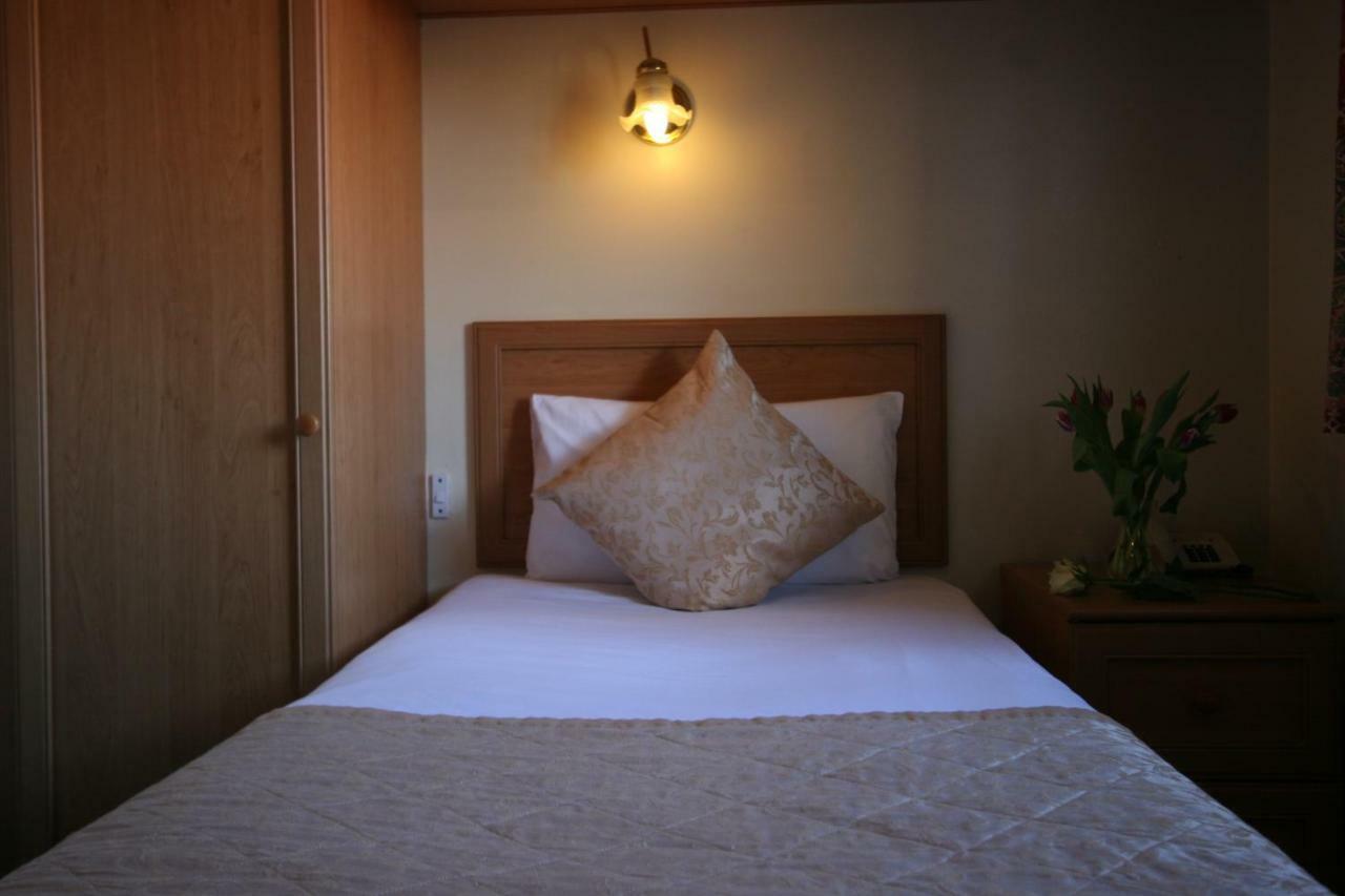 Grange Moor Hotel 메이드스톤 외부 사진